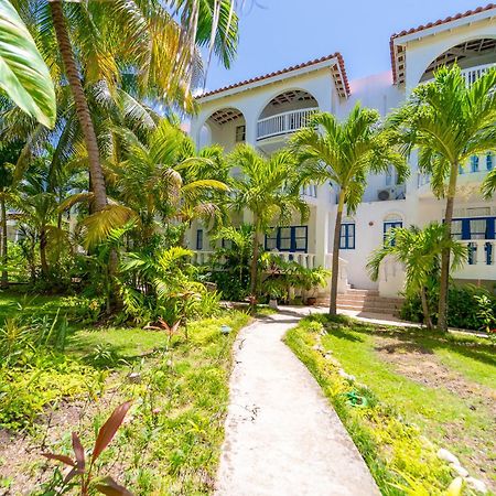 Franklyn D Resort & Spa All Inclusive Ранэвей-Бей Экстерьер фото